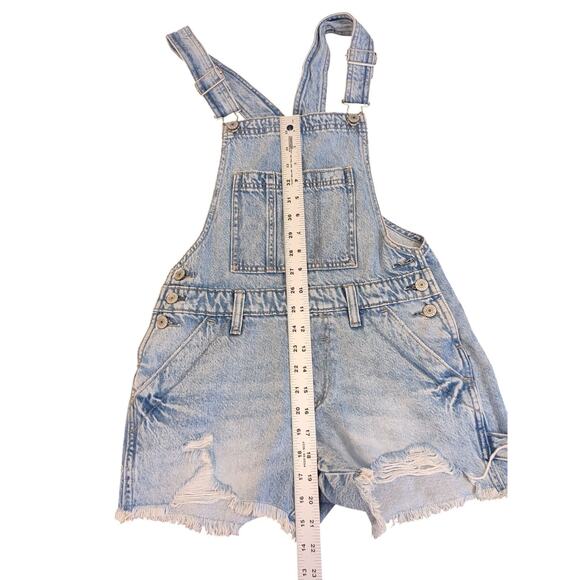 Arizona Jean Co Light Denim Ladies Overall Shorts Size XS Distressed MSRP $54 - Picture 3 of 7